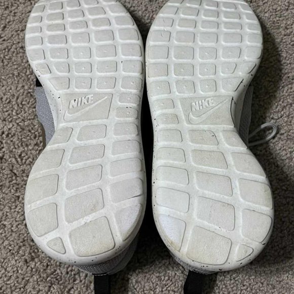 NIKE ID MENS 11.5 SHOES - WORN ONCE! - Picture 4 of 6
